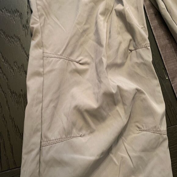 L.L. Bean Sun Protection Gray Capri Hiking Pants sz M NWOT - Picture 2 of 7